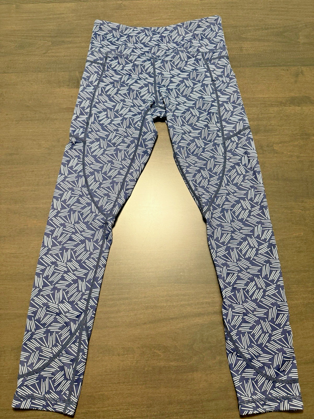 Zyia Active Light n Tight Pocket Leggings in Navy White Hay Stack Print Size 4